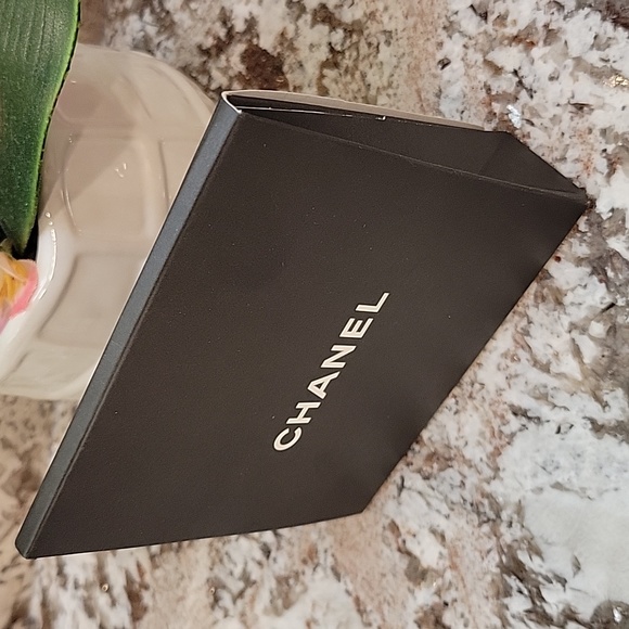 Chanel - Picture 6 of 7